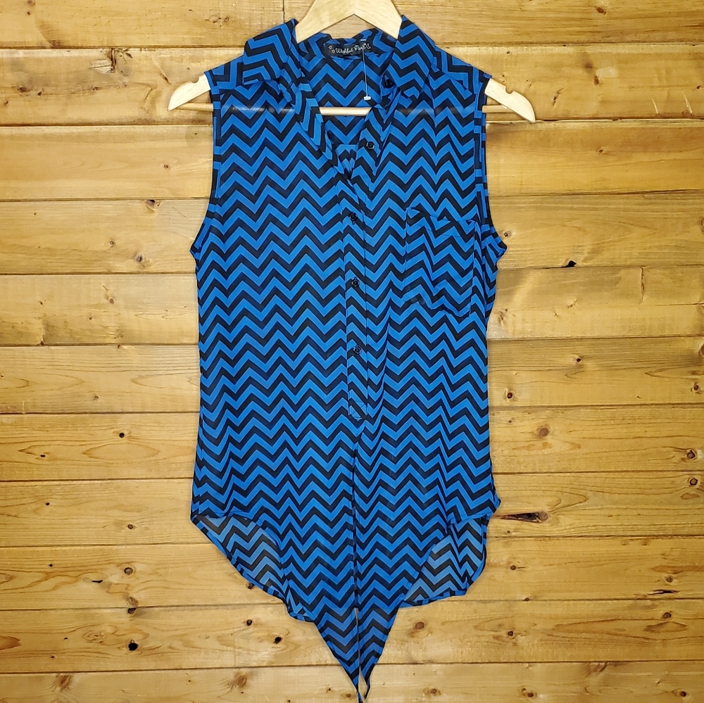 ♥️ 3/$15 Wishful Park chevron blue & black sleeveless sheer button down size S
